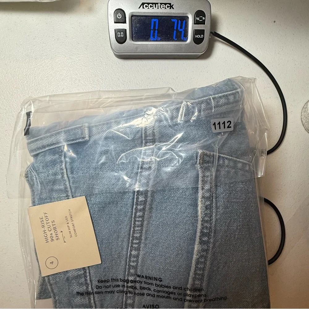 Womens Size 4 High-Rise 90's Cutoff Jean Shorts Raw‎ Hem Mom Y2K Blue Universal